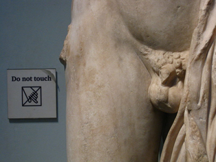 800px-British_Museum_(Do_not_touch)_(3527258456)