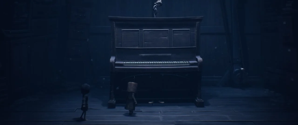 A piano with two small children looking at it. This is a still from Little Nightmares II.