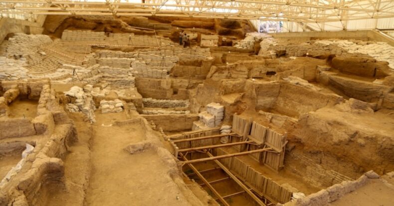 More Çatalhöyük ruins show how the buildings were designed to be entered from above.